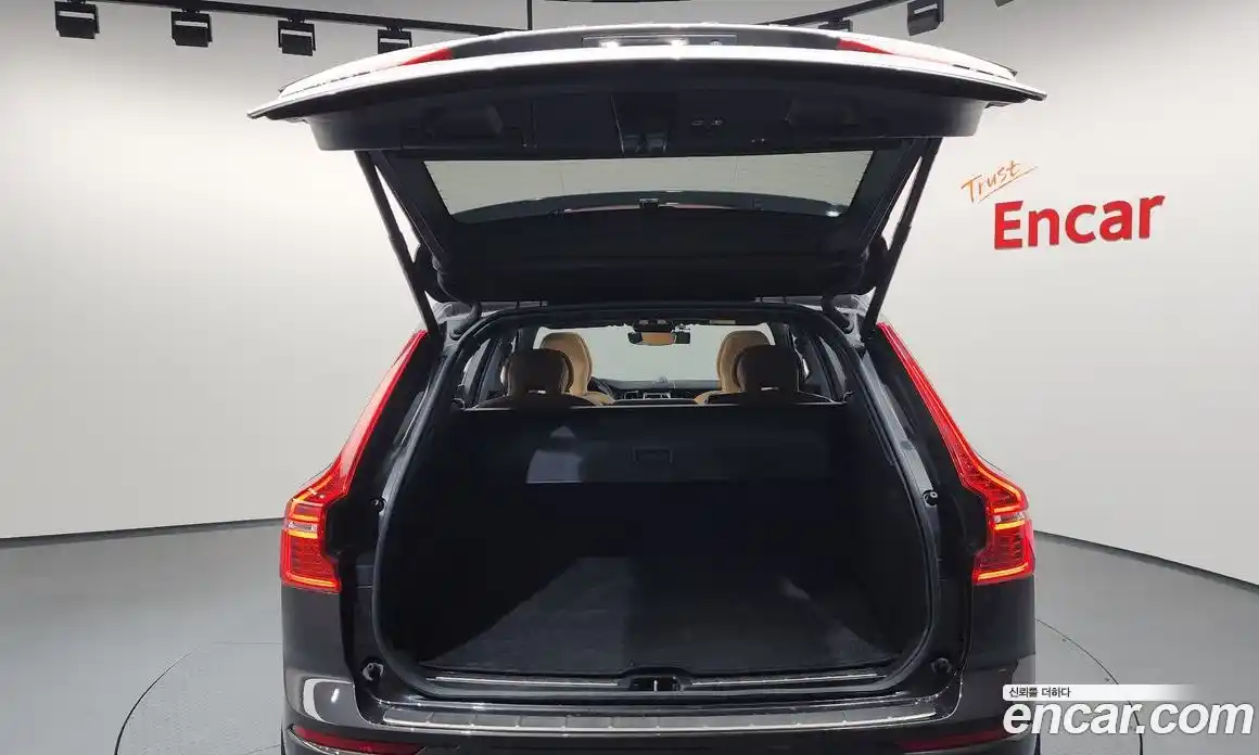 Volvo XC60 2024 2.0 Автомат в Москве № 197067, фото 14