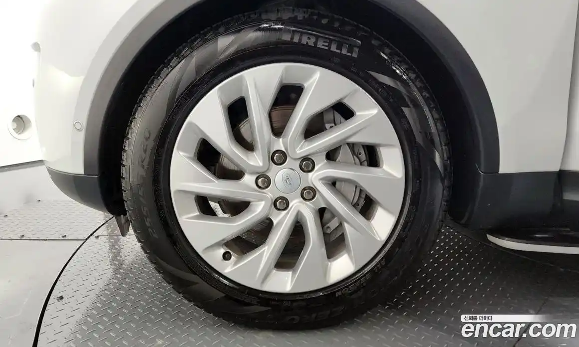 Land Rover Discovery 2024 3.0 Автомат в Москве № 198056, фото 8