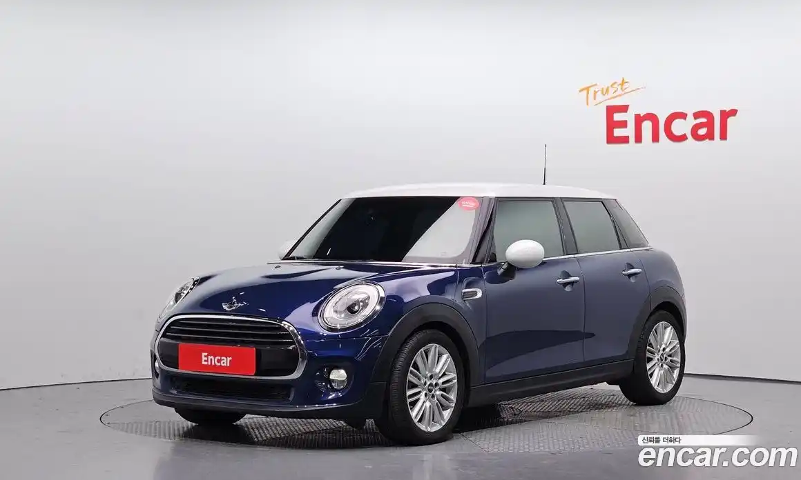 Mini Cooper 2018 1.5 Автомат в Москве № 198325, фото 16
