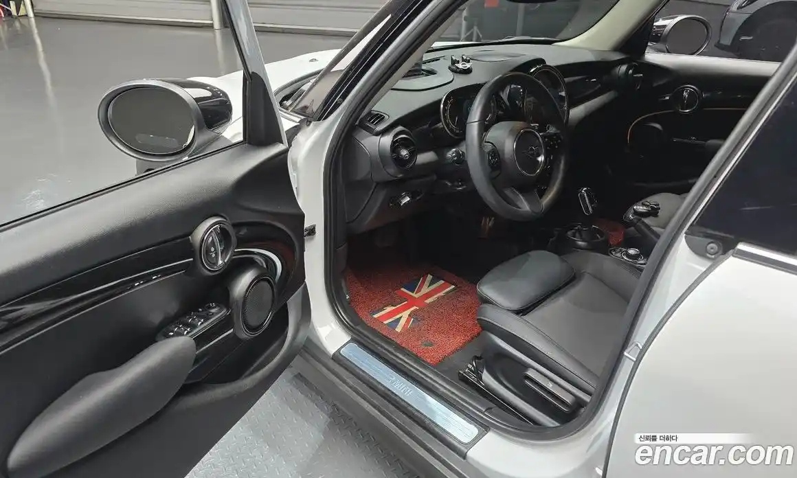 Mini Cooper 2024 1.5 Автомат в Москве № 200990, фото 12