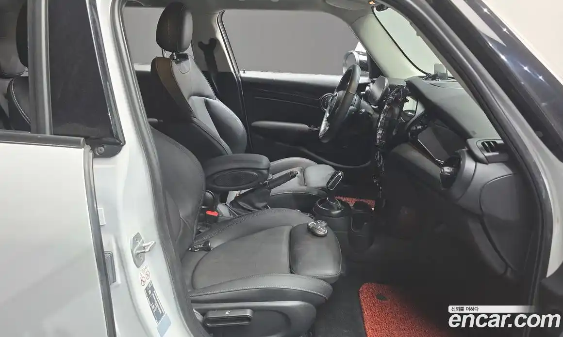 Mini Cooper 2024 1.5 Автомат в Москве № 200990, фото 19