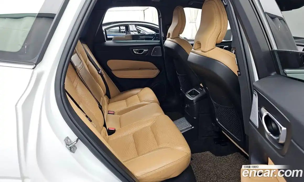 Volvo XC60 2019 2.0 Автомат в Москве № 230544, фото 1