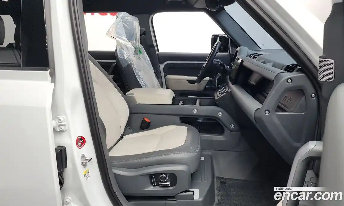 Land Rover Defender 2023 3.0 Автомат в Москве № 231188, фото 17