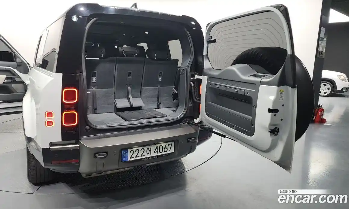 Land Rover Defender 2023 3.0 Автомат в Москве № 231188, фото 9