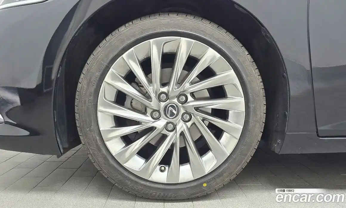 Lexus ES 2023 2.5 Автомат в Москве № 254152, фото 11