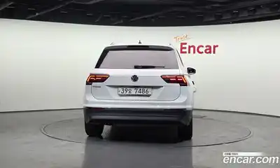 Volkswagen Tiguan 2018 2.0 Автомат в Москве № 277429, миниатюра 2