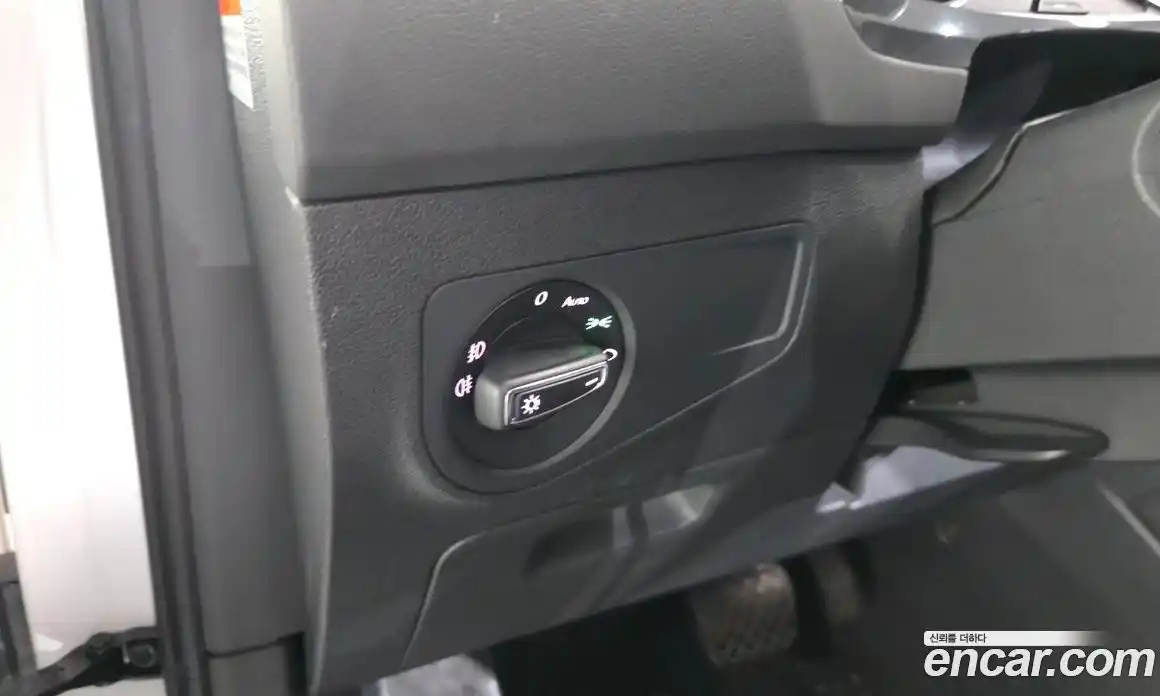 Volkswagen Tiguan 2018 2.0 Автомат в Москве № 277429, фото 3