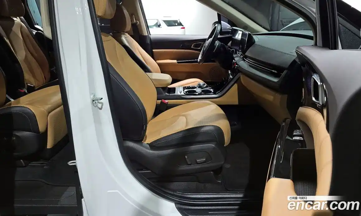 Kia Canival 2023 3.5 Автомат в Москве № 286917, фото 1