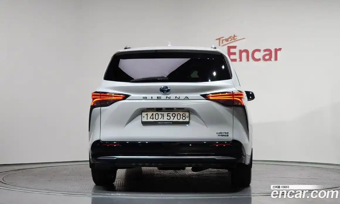 Toyota Sienna 2022 2.5 Автомат в Москве № 302500, фото 17