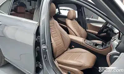 Mercedes-Benz E-Class 2021 2.0 Автомат в Москве № 308340, миниатюра 2