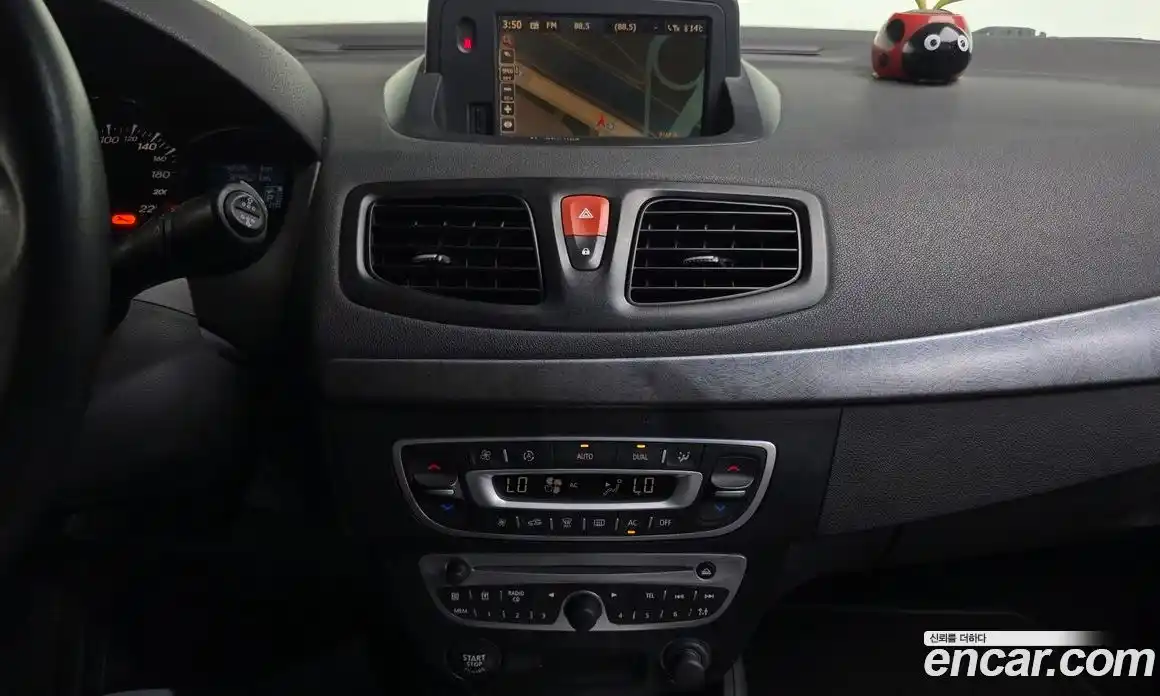 Renault SM3 2010 1.6 Автомат в Москве № 107488, фото 13