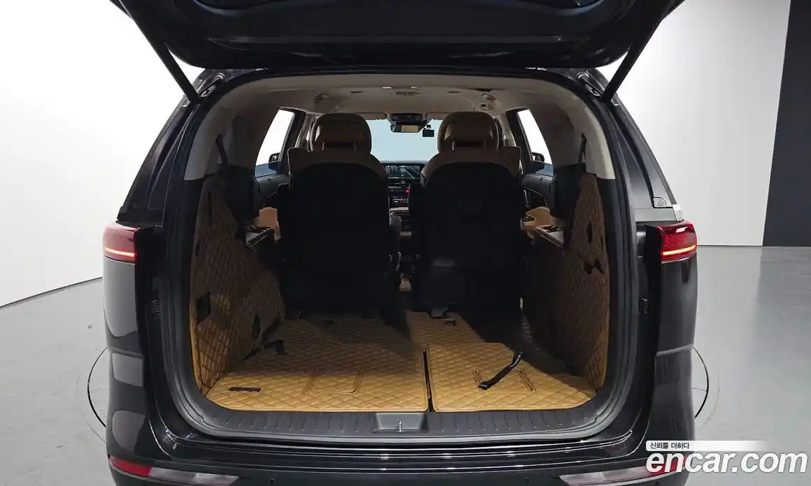 Kia Canival 2023 3.5 Автомат в Москве № 121184, фото 14