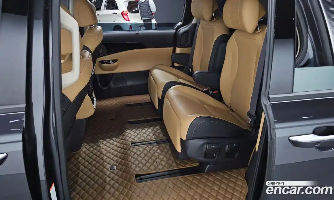 Kia Canival 2023 3.5 Автомат в Москве № 121184, фото 4