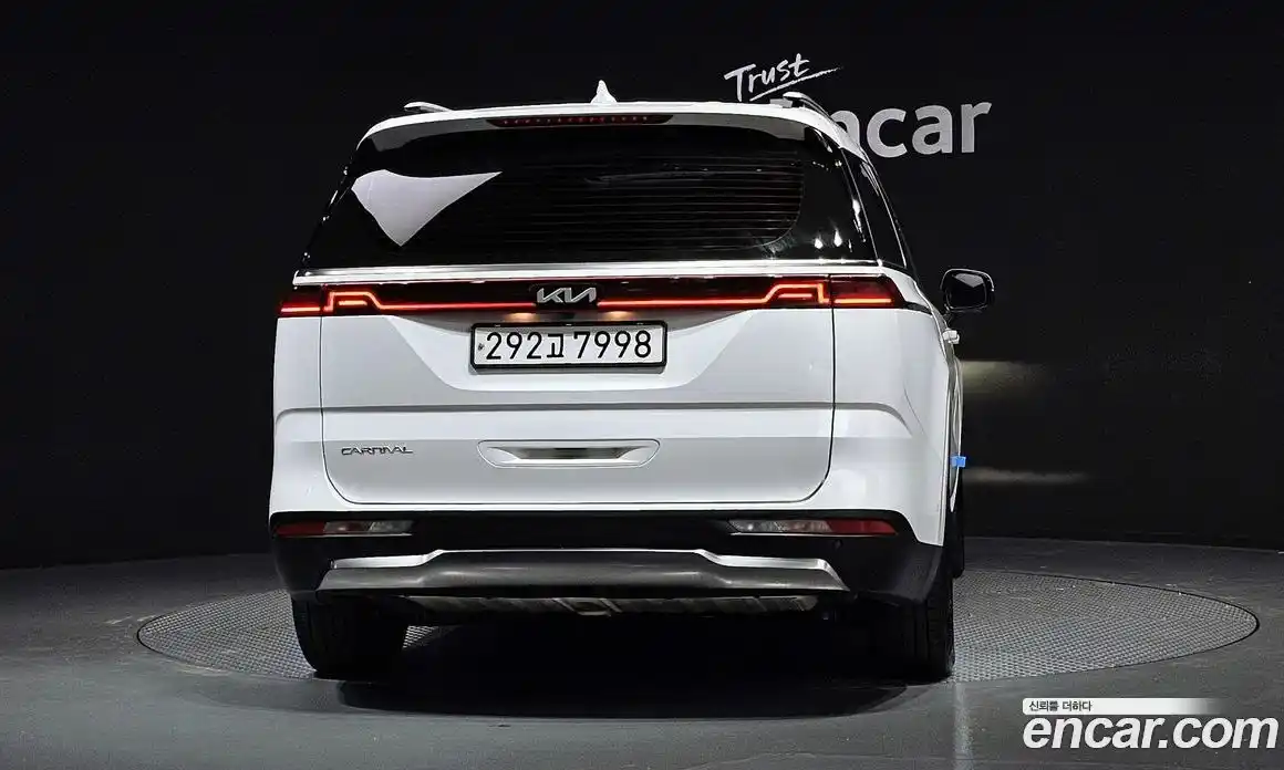 Kia Canival 2023 2.2 Автомат в Москве № 124062, фото 10