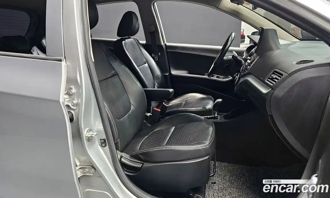 Kia Morning 2016 1.0 Автомат в Москве № 124174, фото 10