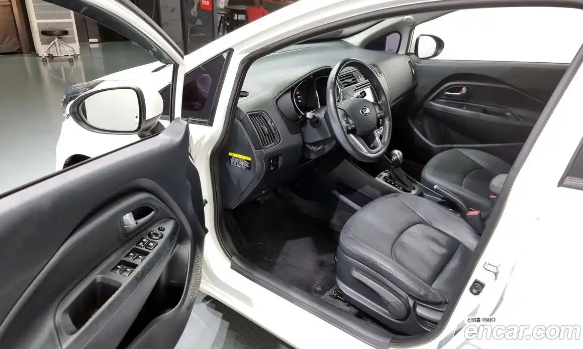 Kia Pride 2015 1.4 Автомат в Москве № 133825, фото 18