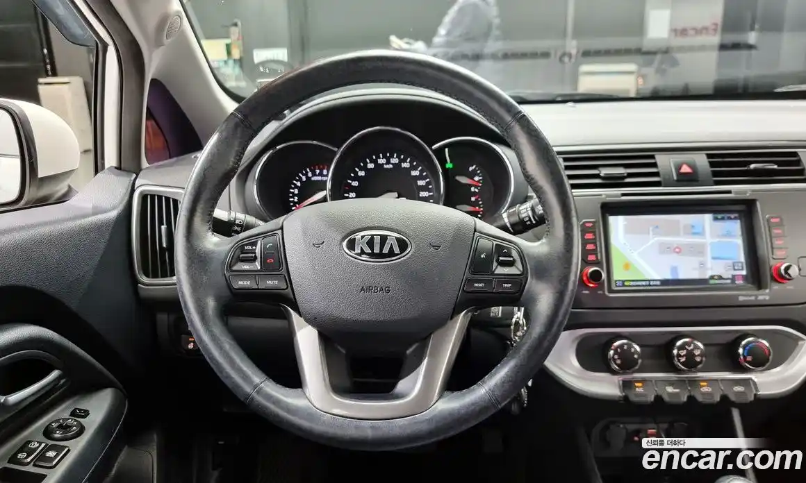 Kia Pride 2015 1.4 Автомат в Москве № 133825, фото 3