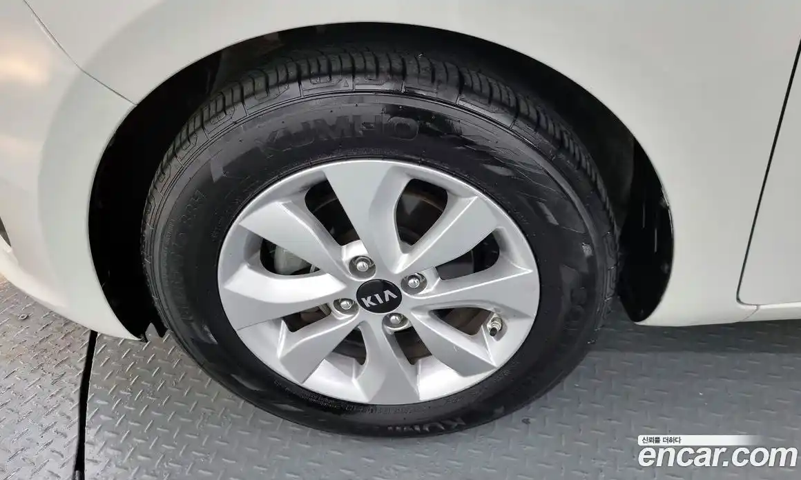 Kia Pride 2015 1.4 Автомат в Москве № 133825, фото 9