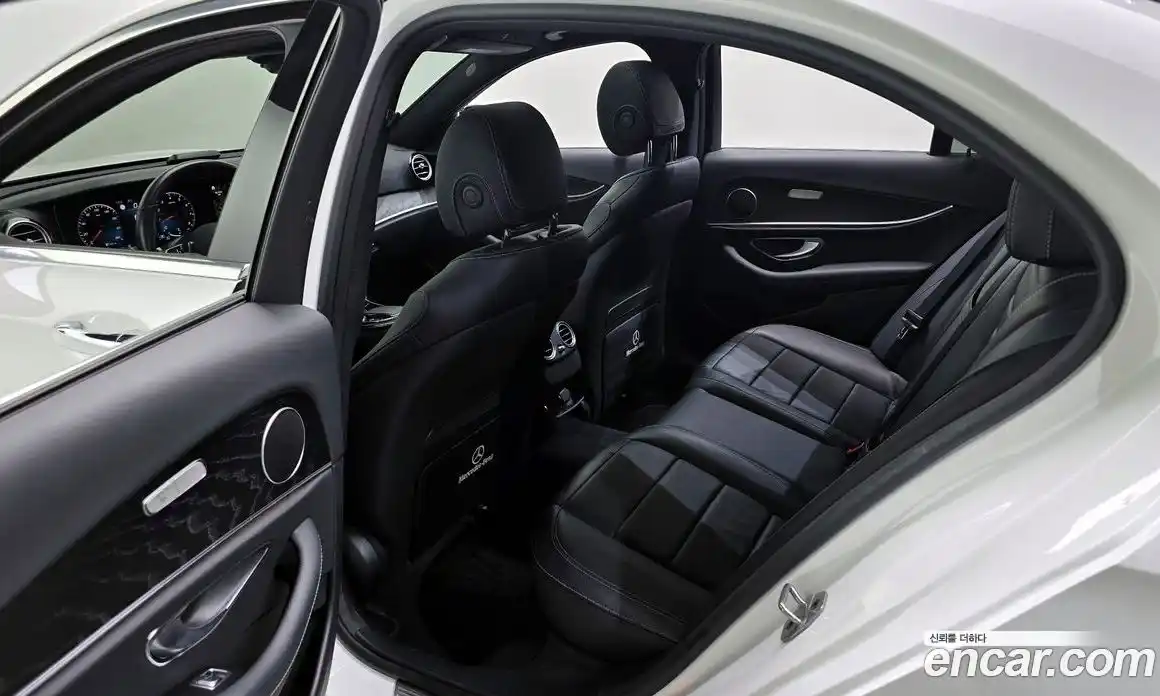 Mercedes-Benz E-Class 2022 2.0 Автомат в Москве № 138754, фото 3