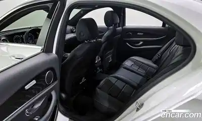 Mercedes-Benz E-Class 2022 2.0 Автомат в Москве № 138754, миниатюра 3