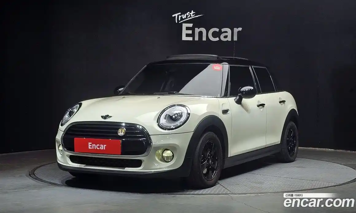 Mini Cooper 2018 1.5 Автомат в Москве № 154326, фото 18
