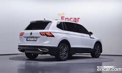 Volkswagen Tiguan 2023 2.0 Автомат в Москве № 168919, миниатюра 3