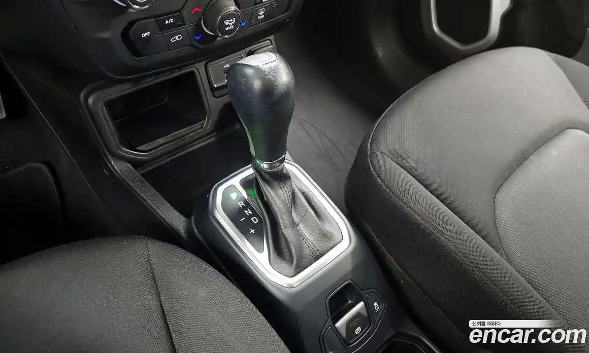 Jeep Renegade 2019 2.4 Автомат в Москве № 169803, фото 18