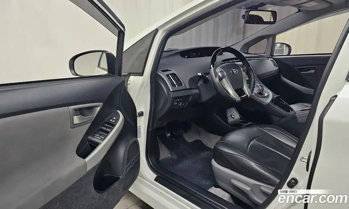 Toyota Prius 2014 1.8 Автомат в Москве № 170287, фото 19