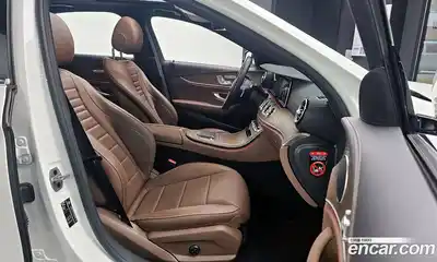 Mercedes-Benz E-Class 2022 2.0 Автомат в Москве № 171149, миниатюра 2