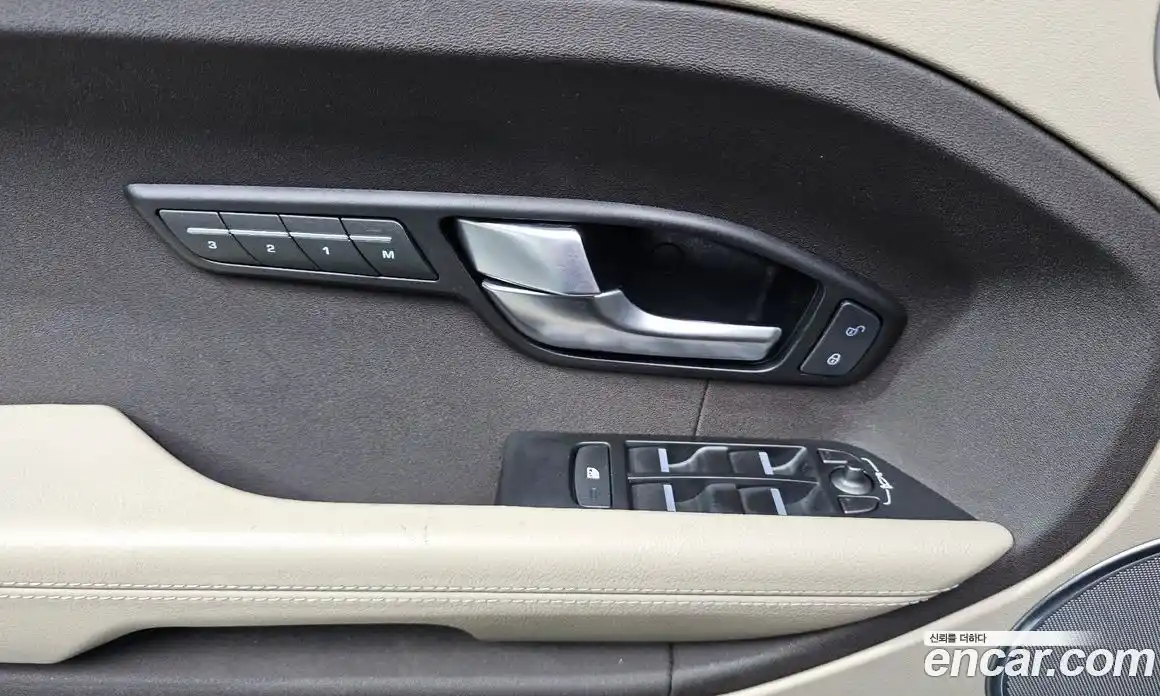 Land Rover Range-Rover Evoque 2015 2.2 Автомат в Москве № 188923, фото 20