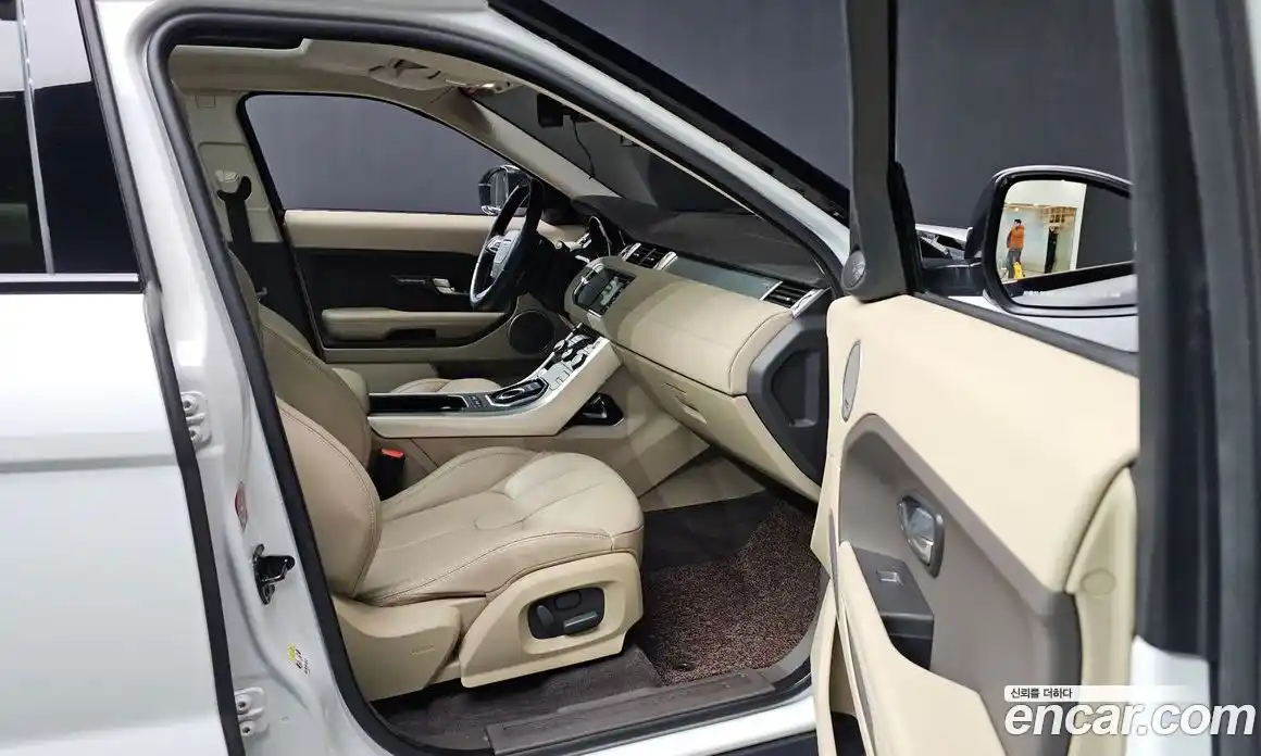 Land Rover Range-Rover Evoque 2015 2.2 Автомат в Москве № 188923, фото 10