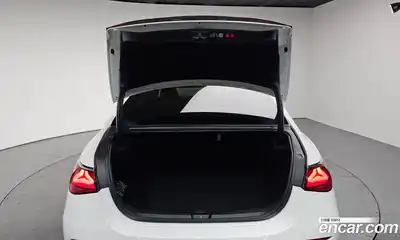 Mercedes-Benz E-Class 2025 2.0 Автомат в Москве № 193816, миниатюра 2