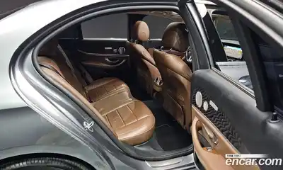 Mercedes-Benz E-Class 2019 2.0 Автомат в Москве № 212114, миниатюра 2