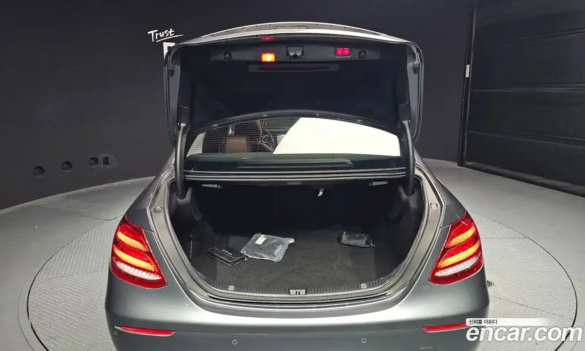 Mercedes-Benz E-Class 2019 2.0 Автомат в Москве № 212114, фото 9