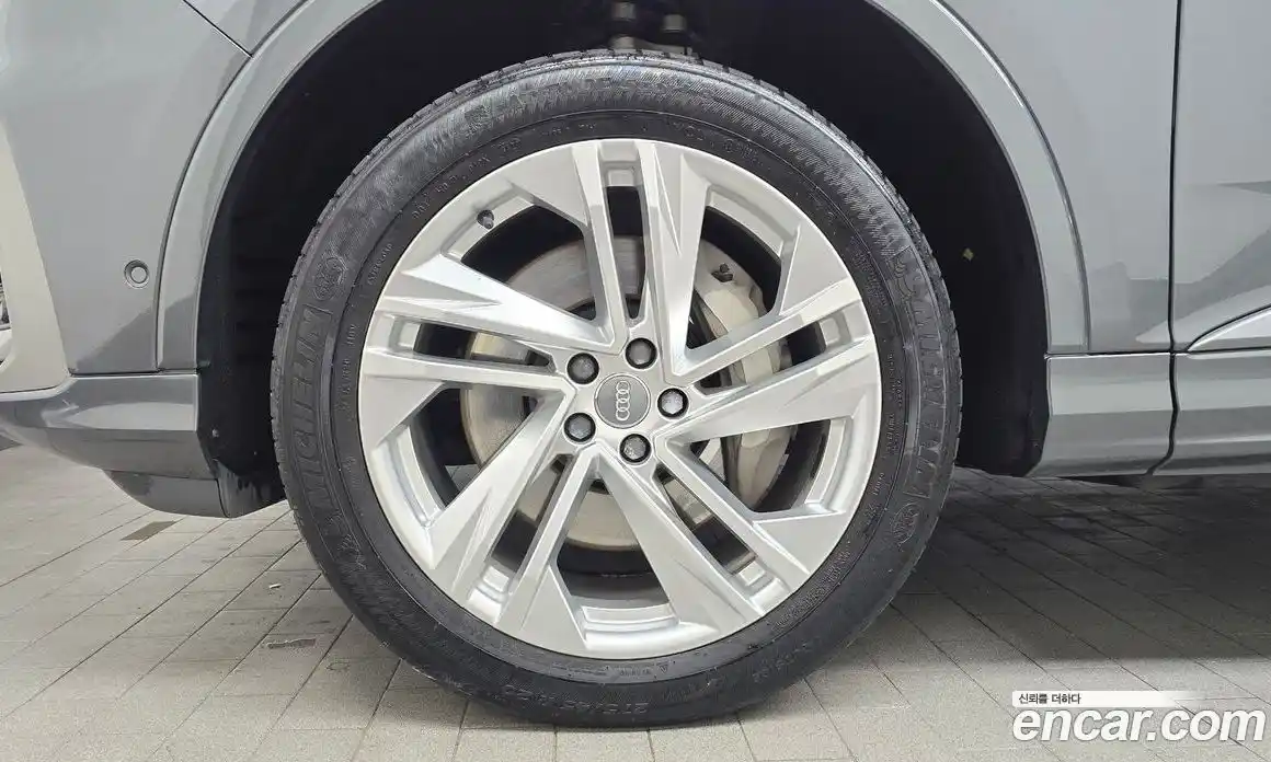 Audi Q7 2021 3.0 Автомат в Москве № 212489, фото 1