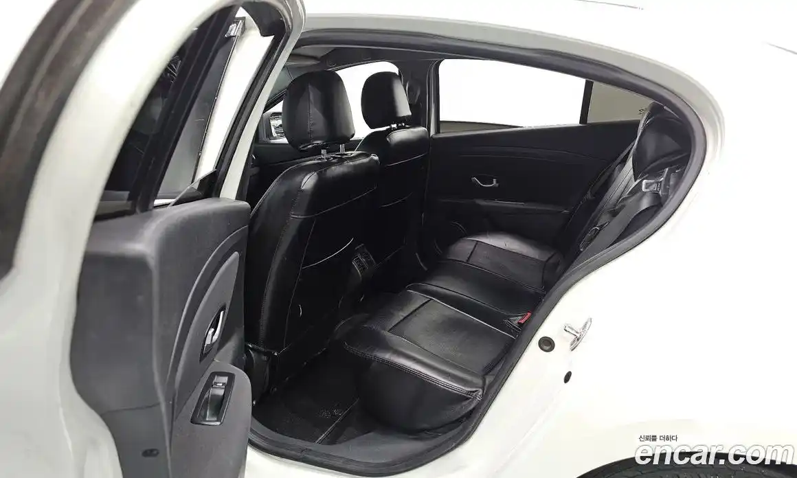 Renault SM3 2011 1.6 Автомат в Москве № 225999, фото 19