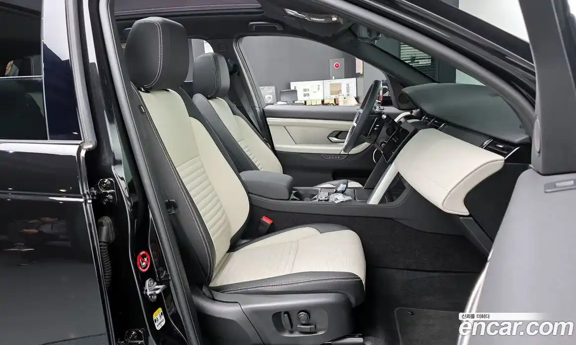 Land Rover Discovery Sport 2024 2.0 Автомат в Москве № 231100, фото 16