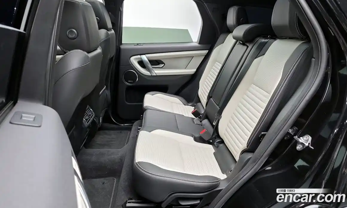 Land Rover Discovery Sport 2024 2.0 Автомат в Москве № 231100, фото 20