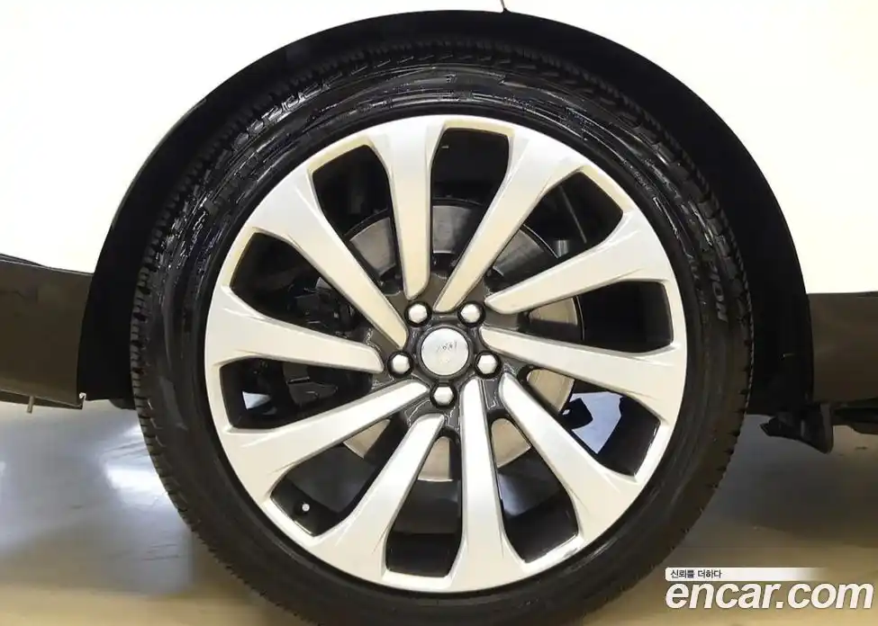 Land Rover Range-Rover 2023 4.4 Автомат в Москве № 231302, фото 17