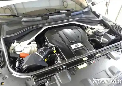 Land Rover Range-Rover 2023 4.4 Автомат в Москве № 231302, миниатюра 2