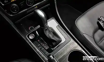 Volkswagen Passat 2018 2.0 Автомат в Москве № 276820, миниатюра 2