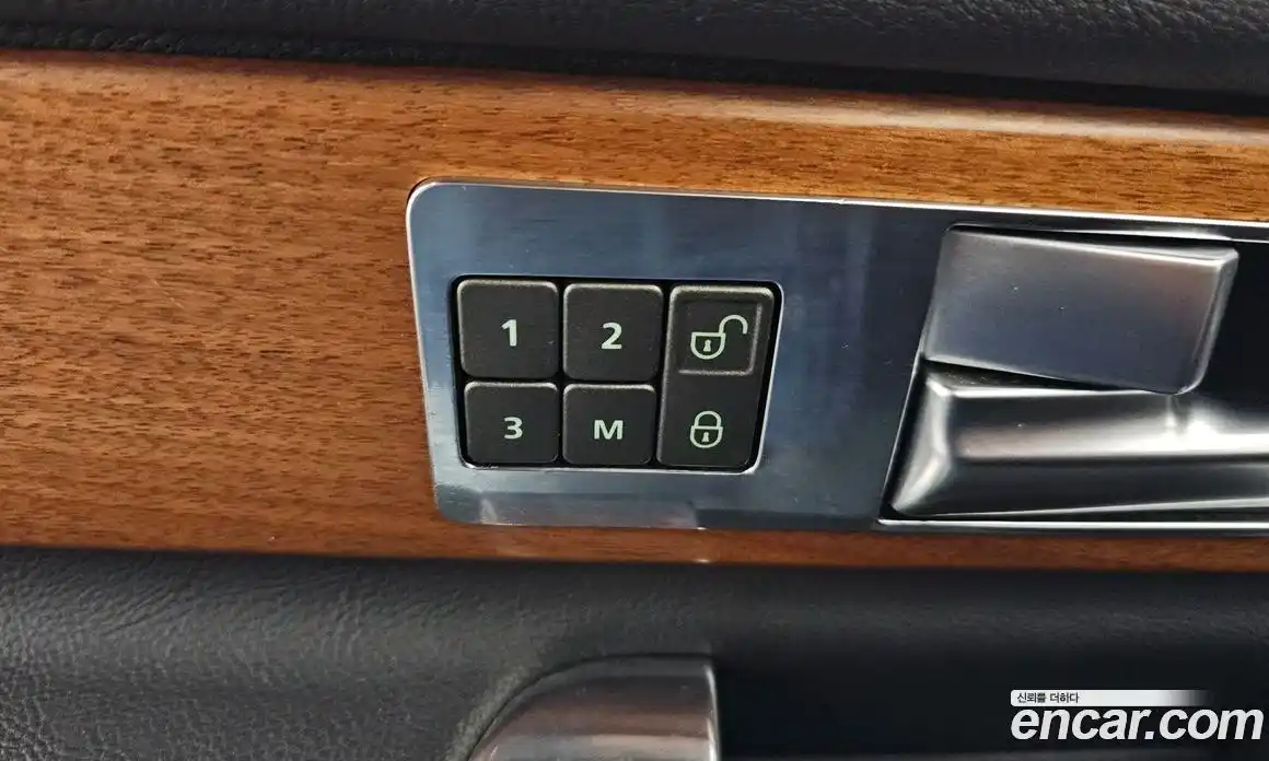 Land Rover Discovery 2015 3.0 Автомат в Москве № 294361, фото 13