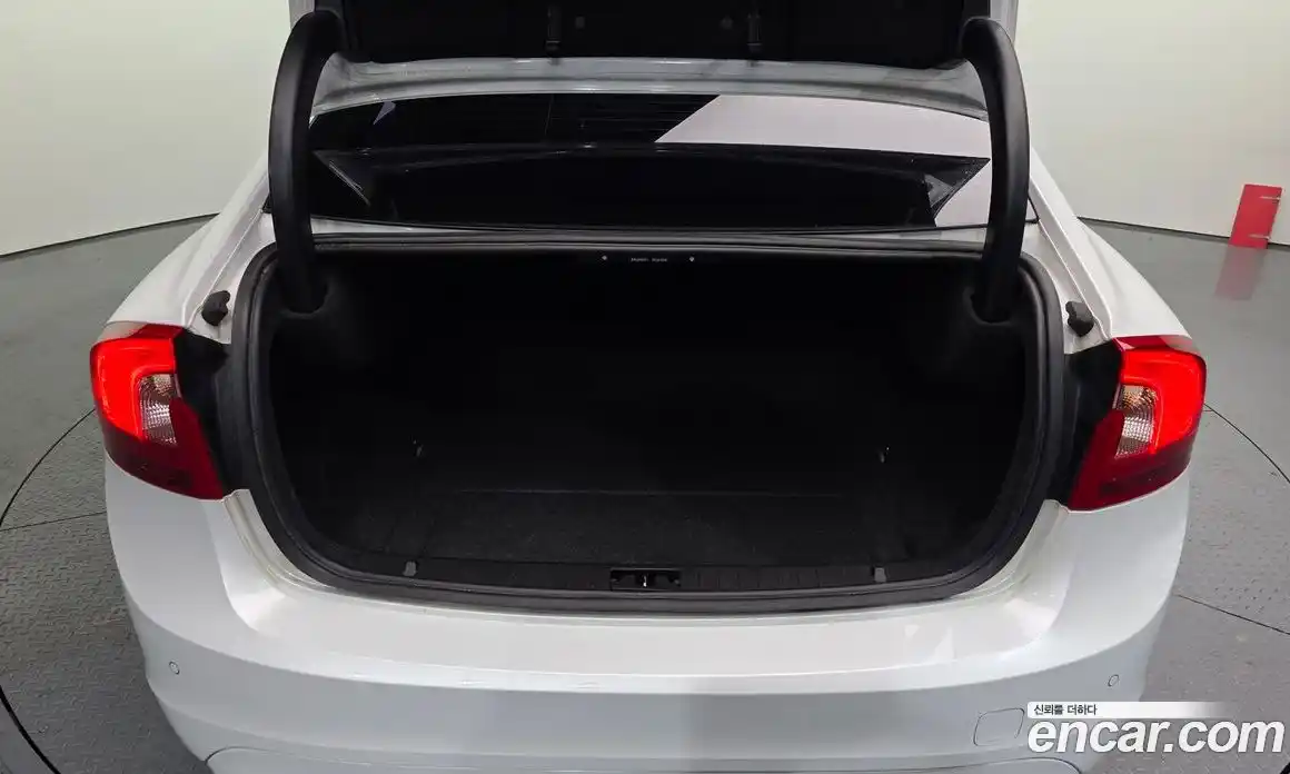 Volvo S60 2017 2.0 Автомат в Москве № 344284, фото 7