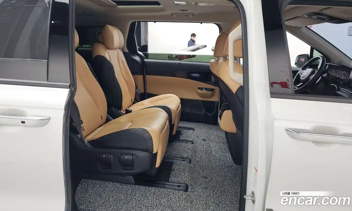 Kia Canival 2023 3.5 Автомат в Москве № 96704, фото 3