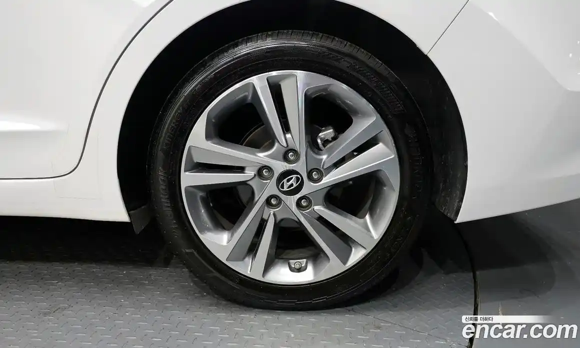 Hyundai Avante 2017 1.6 Автомат в Москве № 111172, фото 18