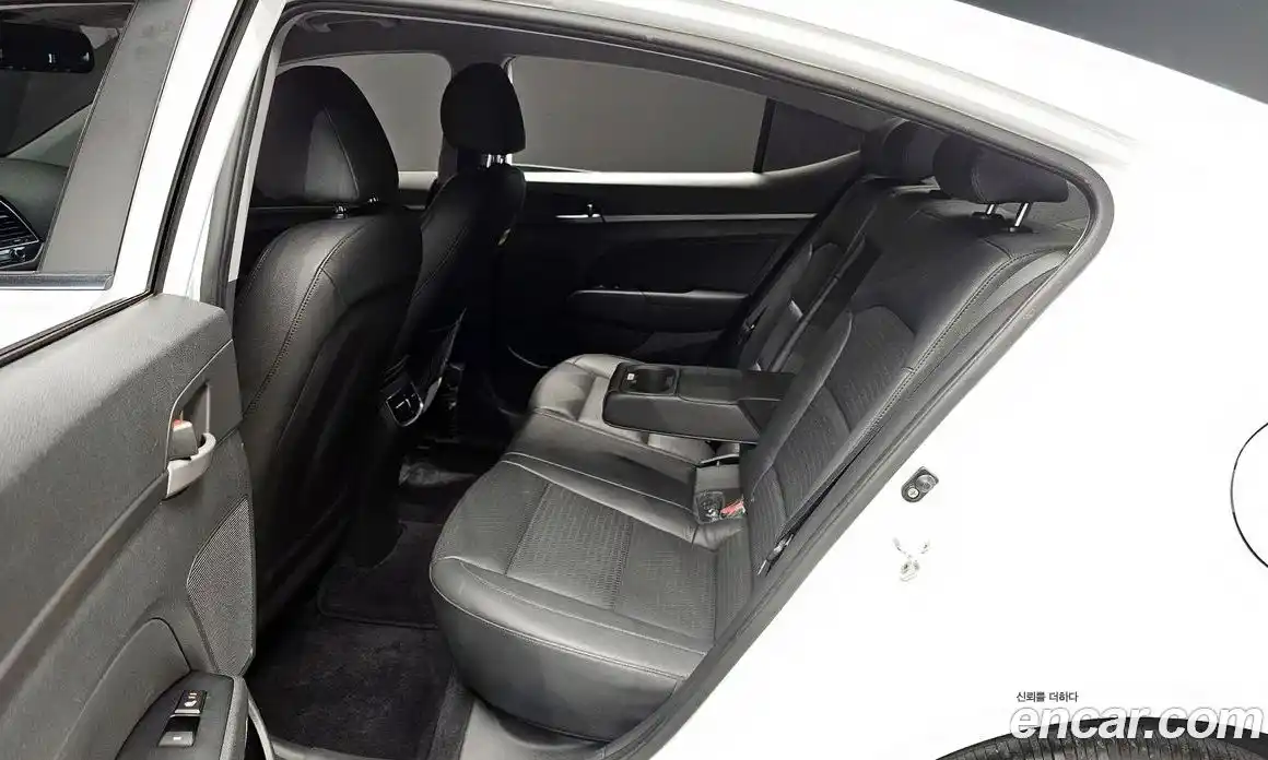 Hyundai Avante 2017 1.6 Автомат в Москве № 111172, фото 5