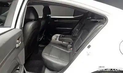 Hyundai Avante 2017 1.6 Автомат в Москве № 111172, миниатюра 5