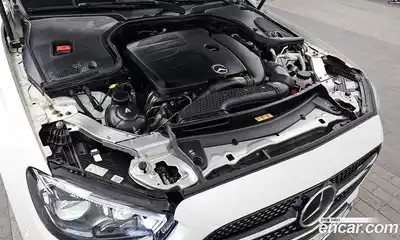 Mercedes-Benz E-Class 2022 2.0 Автомат в Москве № 139597, миниатюра 4