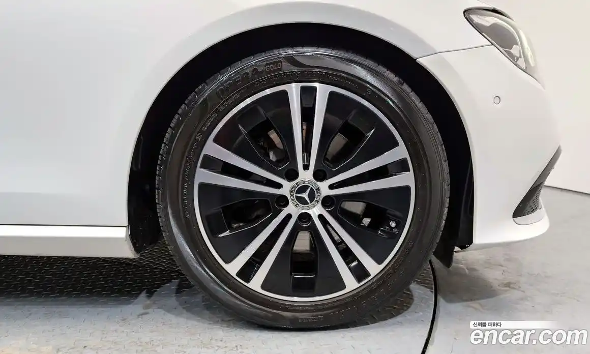 Mercedes-Benz E-Class 2021 2.0 Автомат в Москве № 149561, фото 4