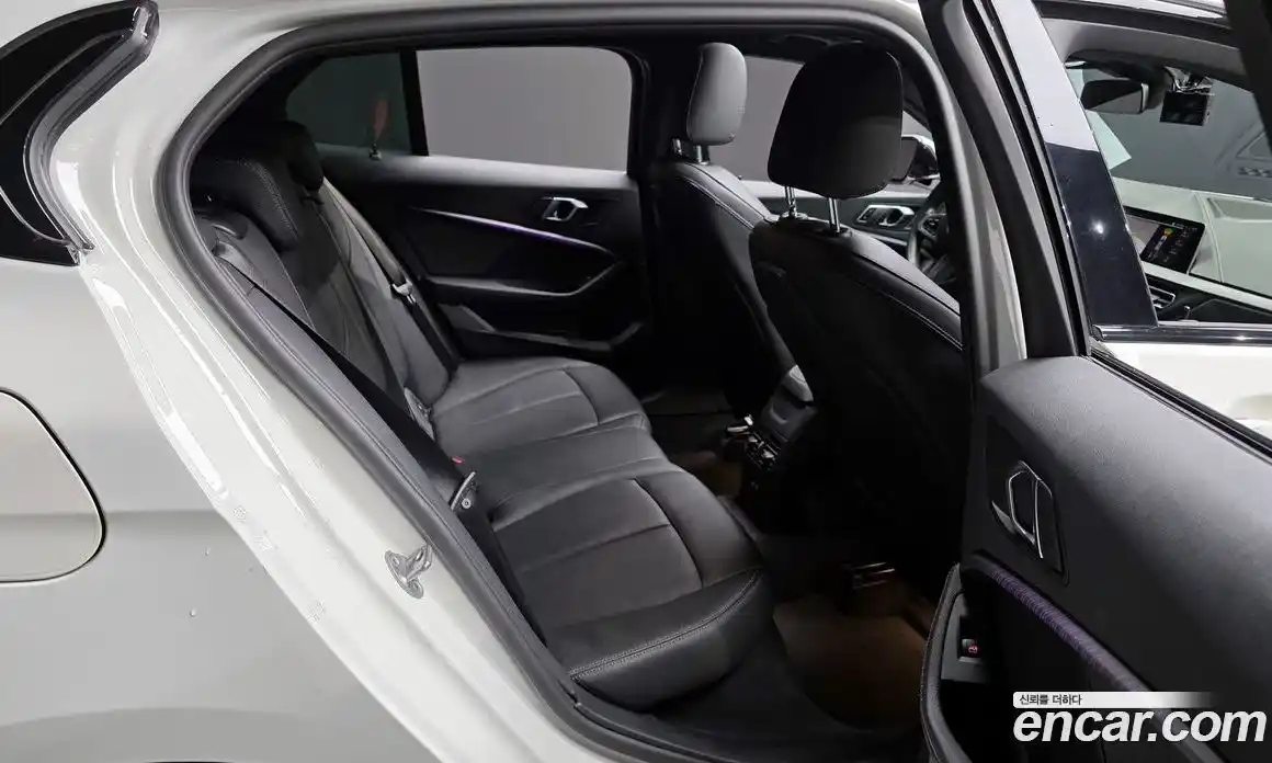 BMW 1-Series 2022 2.0 Автомат в Москве № 157698, фото 1